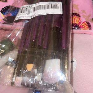 Makeup brushes